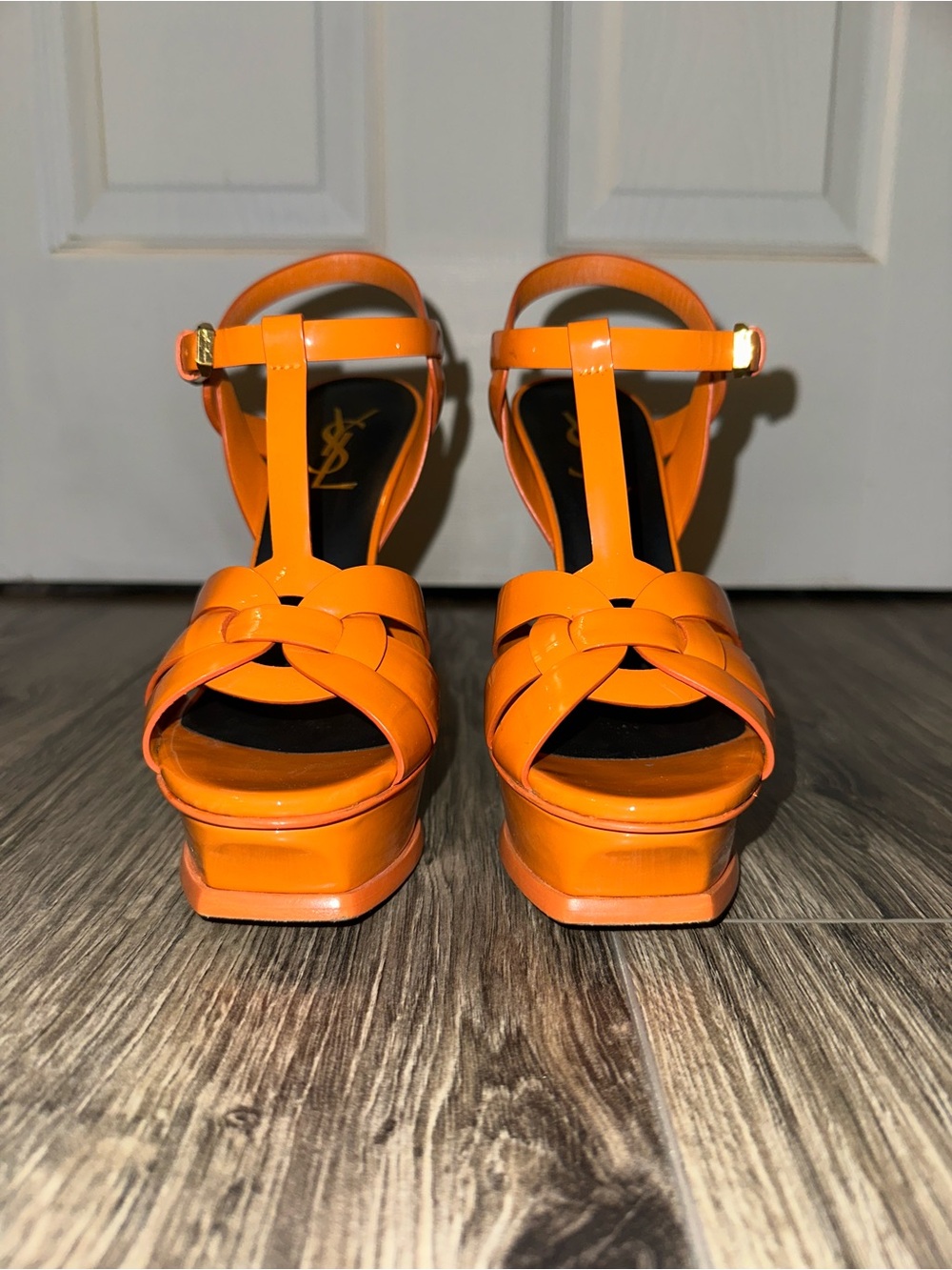 Yves Saint Laurent Vitello Vernice Soft Mandarine Patent Platform Sandals - Picture 6 of 7